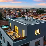 3 Bedroom Amazing In Apartamento *