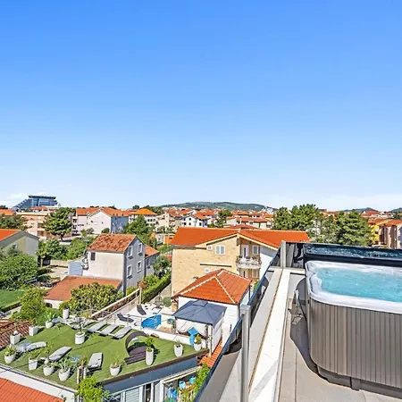 3 Bedroom Amazing In Apartament *